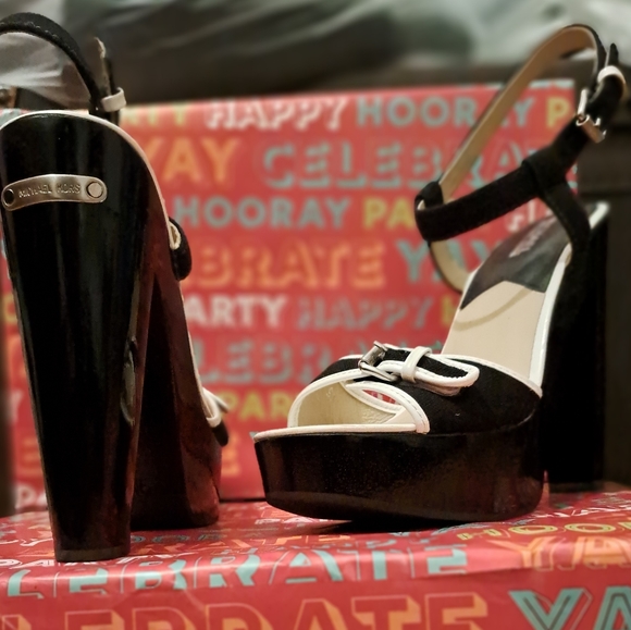 Black and White Michael Kors high heels in size 9 - Picture 3 of 4